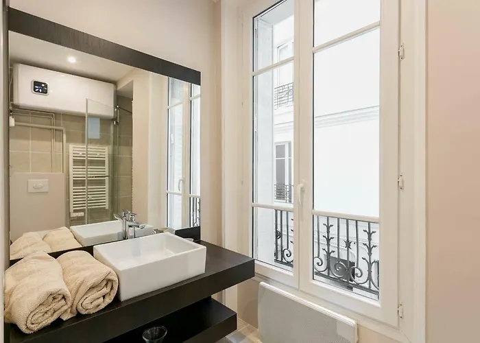 Studio Tour Eiffel Et Champs-elysees